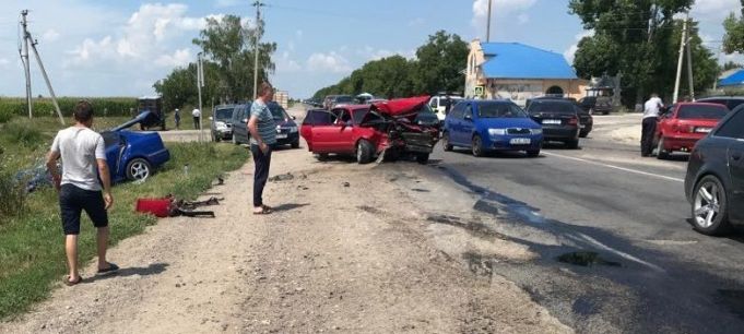 Accident în lanţ cu implicarea a cinci maşini în raionul Râşcani