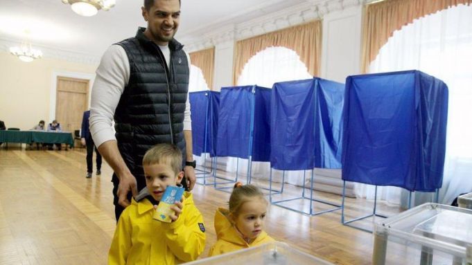 Alegeri legislative anticipate în Ucraina. Ucrainenii sunt aşteptaţi la urne pentru a alege Rada Supremă