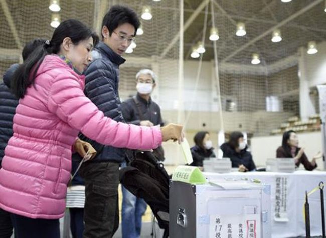 Japonezii sunt aşteptaţi la urne pentru a reînnoi jumătate din Camera superioară a parlamentului