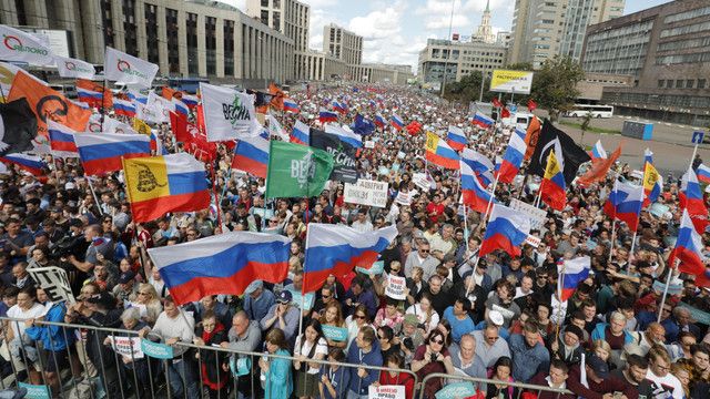 Peste 20.000 de manifestanţi la Moscova au cerut alegeri locale libere