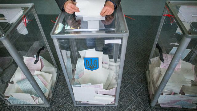 Românii din Cernăuţi merg la vot pentru a obţine în Rada de la Kiev un loc pentru un vorbitor de limba română