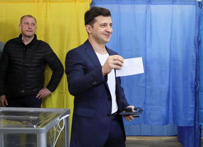 Vladimir Zelenski ar putea fi primul lider post-comunist de partid care formează singur Guvernul în Ucraina