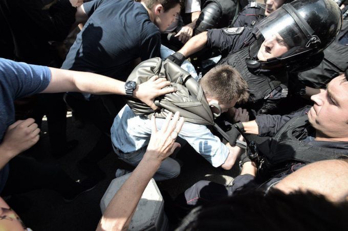 Uniunea Europeană critică Rusia pentru arestările operate sâmbătă în timpul unei manifestaţii a opoziţiei