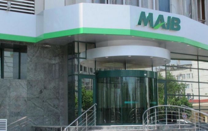 Clienţii păgubiţi în urma jafului de la MAIB consideră că infracţiunea a fost organizată din interiorul băncii
