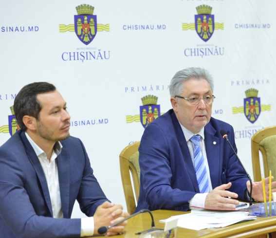 Primarul interimar al Chişinăului Ruslan Codreanu şi viceprimarul Nistor Grozavu au fost demişi
