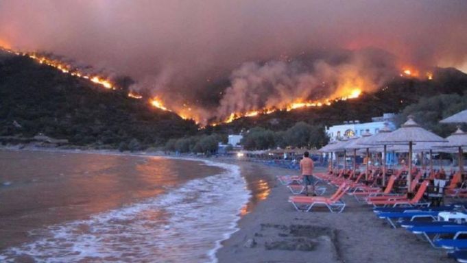 Grecia - Mai multe sate au fost evacuate din cauza unor incendii de vegetaţie