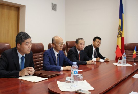 China este interesată de dezvoltarea relaţiilor comercial-economice cu Republica Moldova