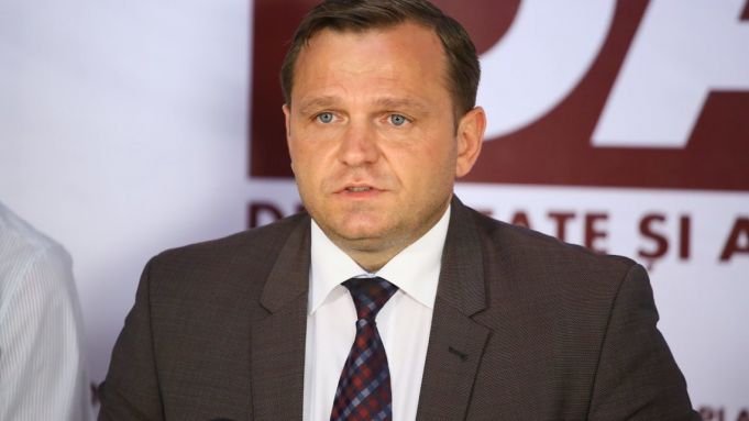 Ministrul de Interne, Andrei Năstase, renunţă la funcţia de deputat