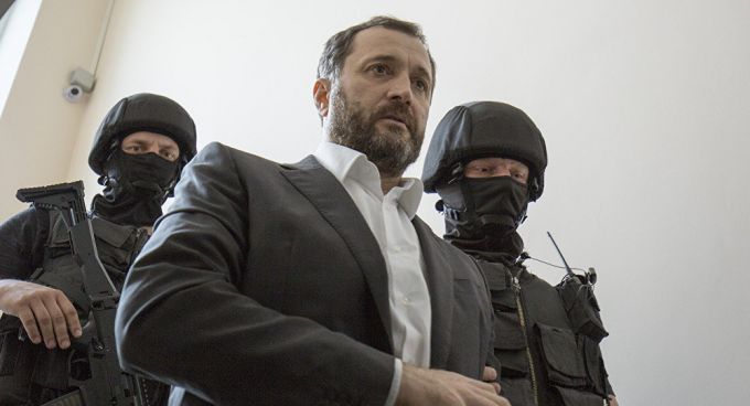 Pedeapsa lui Vlad Filat a fost redusă cu aproape 2 ani. Când ar putea ieşi de după gratii