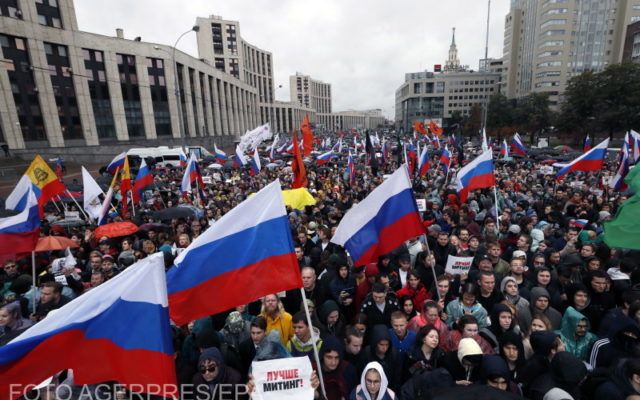 O nouă manifestaţie la Moscova, zeci de mii de participanţi, zeci de arestări