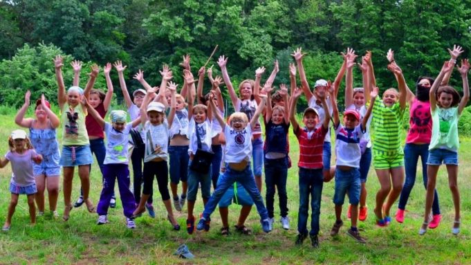 100 de copii din ţară vor beneficia de bilete gratuite la o tabără de vară din oraşul Vadul lui Vodă, oferite de Ministerul Educaţiei