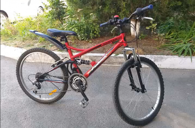Un chişinăuian riscă până la 4 ani de închisoare pentru că a furat o bicicletă şi o tricicletă