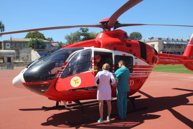 Un elicopter SMURD a adus astăzi de la Chişinău o pacientă aflată în stare gravă