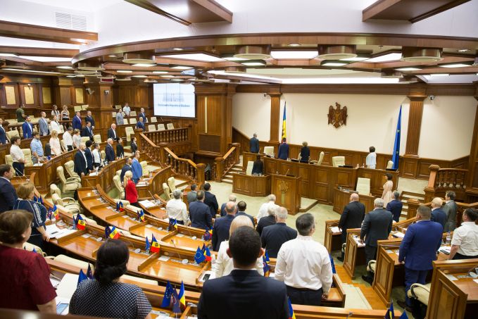 VIDEO. Parlamentul Republicii Moldova se întruneşte în şedinţă extraordinară