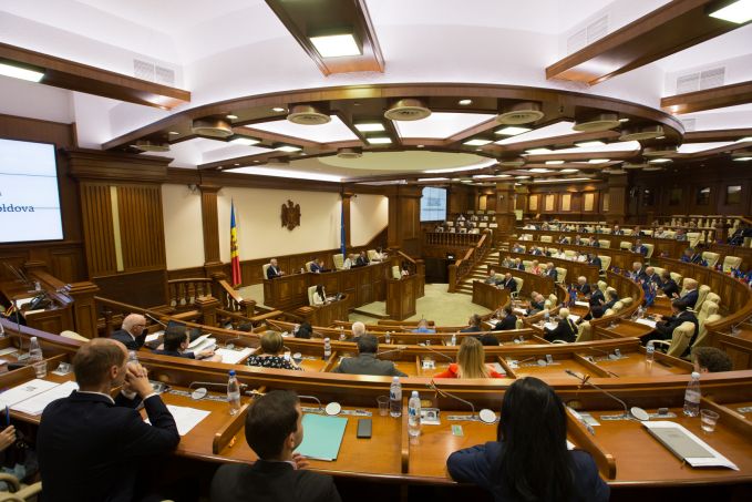 Parlamentul a votat: Preşedinţii de raioane vor fi aleşi din rândul consilierilor