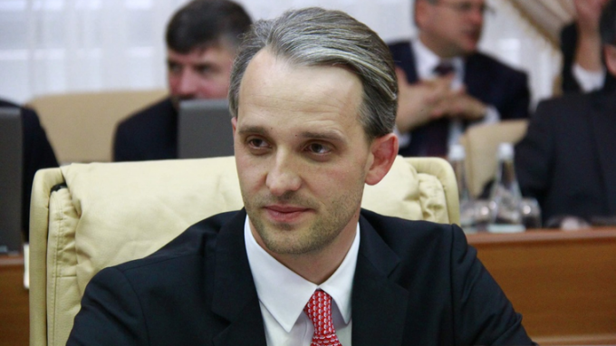 Reacţia fostului ministru al Apărării, Eugen Sturza, la acuzaţiile lui Pavel Voicu. Ce spune despre cele două arme pe care le are