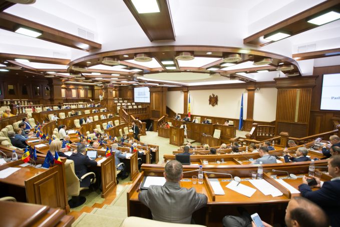 Deputaţii au votat pentru majorarea cotei TVA pentru HoReCa, modificări referitor la tichetele de masă şi alte modificări la politica bugetar-fiscală şi vamală