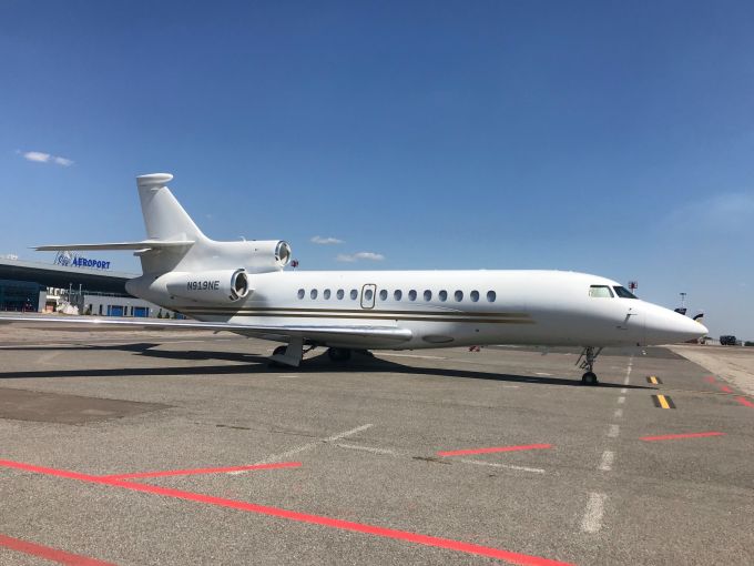 FOTO. Nou proprietar al ”Avia Invest” a venit la Chişinău cu un avion privat