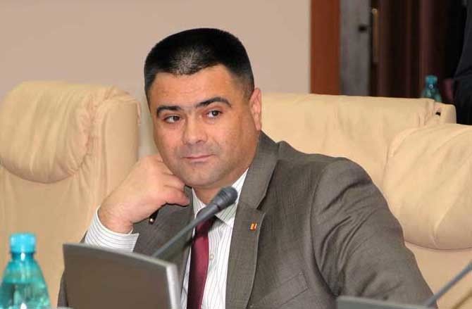 Un fost ministru al apărării va candida la funcţia de primar al Chişinăului