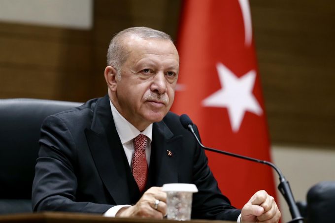 Erdogan îi spune lui Putin că ofensiva siriană provoacă o criză umanitară