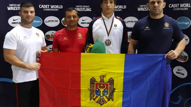 Luptătorii din Republica Moldova au cucerit două medalii la campionatele mondiale printre cadeţi