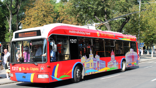 Troleibuzele turistice nu circulă prin Chişinău pentru că nu s-a aprobat un tarif pentru ele