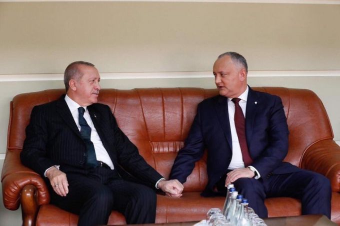 Dodon spune că va discuta cu Erdogan despre profesorii turci expulzaţi de pe teritoriul R. Moldova