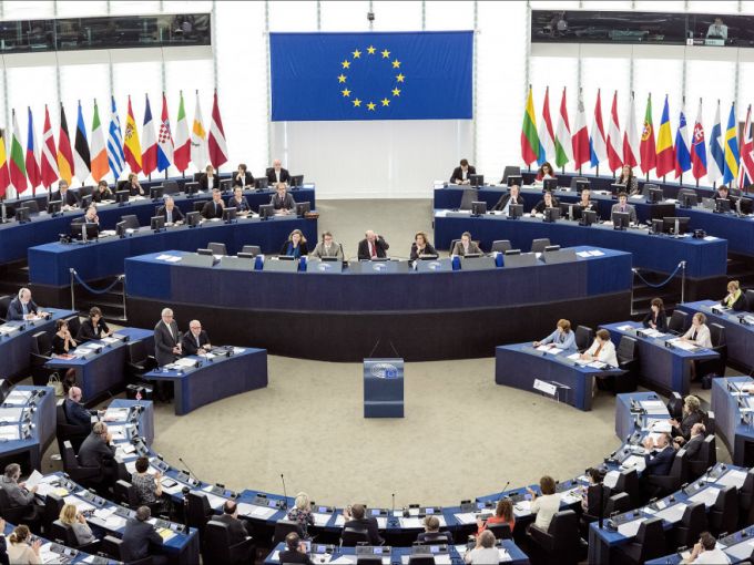 Parlamentarii europeni promit să respingă orice acord de Brexit fără o clauză tip ''backstop''