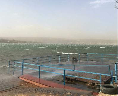 Rafalele de vânt şi valurile puternice au cauzat întreruperea activităţii Postului vamal de tip debarcader „Molovata”