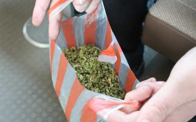 Procurorii au deconspirat un grup care comercializa marijuana în municipiul Chişinău