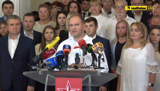 Ion Ceban a depus actele, pentru a fi înregistrat în cursa electorală: „În scurt timp vom veni cu oferta noastră pentru chişinăuieni”