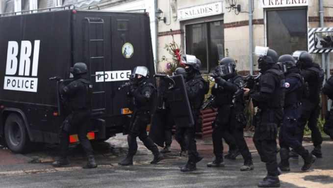 Puternică mobilizare poliţienească în Franţa pentru manifestaţiile de sâmbătă ale ''vestelor galbene''