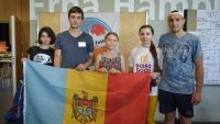 VIDEO. Un grup de tineri din Chişinău au creat un atelier unic în R. Moldova pentru reciclarea plasticului