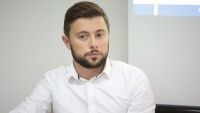 Candidatul Victor Chironda propune panouri solare şi cofinanţarea lucrărilor de reparaţie a blocurilor din Chişinău