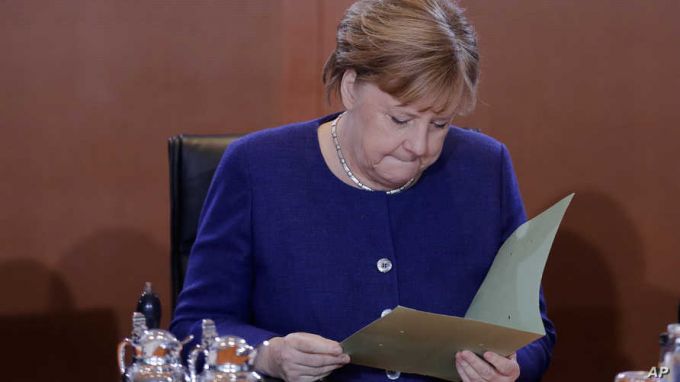 Angela Merkel a salutat faptul că Iranul a recunoscut că a doborât din greşeală avionul de linie ucrainean