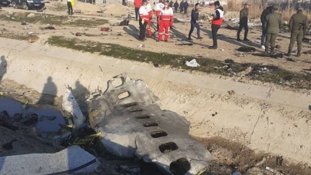 Avionul prăbuşit în Iran. Oficial ucrainean: Prima rachetă a lovit sub carlingă, piloţii au murit pe loc