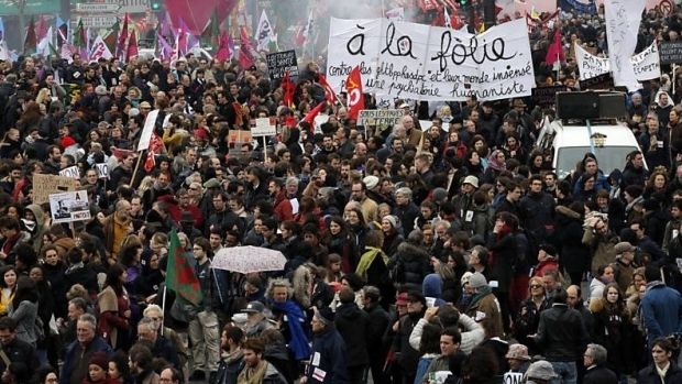 Aproape 200.000 de persoane au protestat joi în Franţa faţă de reforma sistemului de pensii