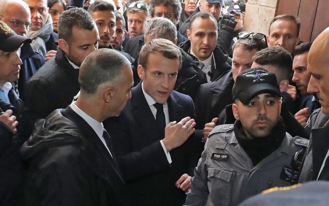 VIDEO Altercaţie verbală între Macron şi poliţişti israelieni, în biserică! Preşedintele i-a dat afară din edificu pe oamenii legii