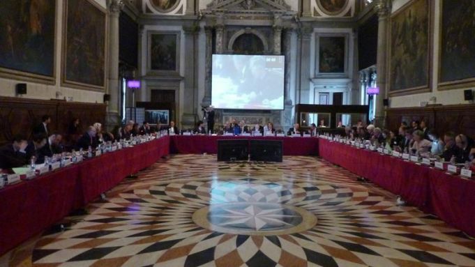 Comisia de la Veneţia dă avizul la legea cu privire la CSM, dar „regretă” că modificările au fost deja votate în Parlament