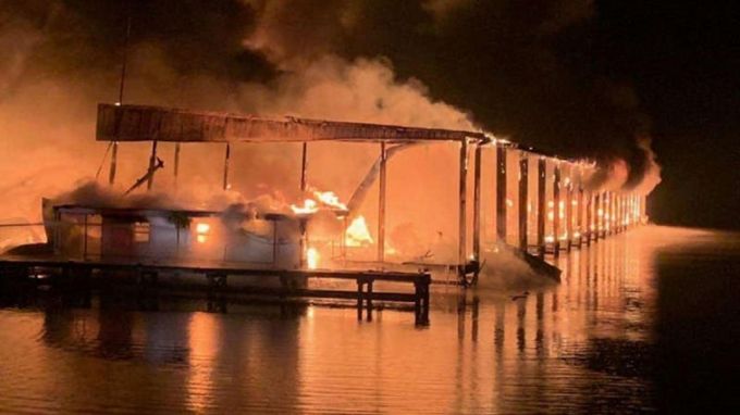SUA: Opt morţi într-un incendiu într-un port din Alabama