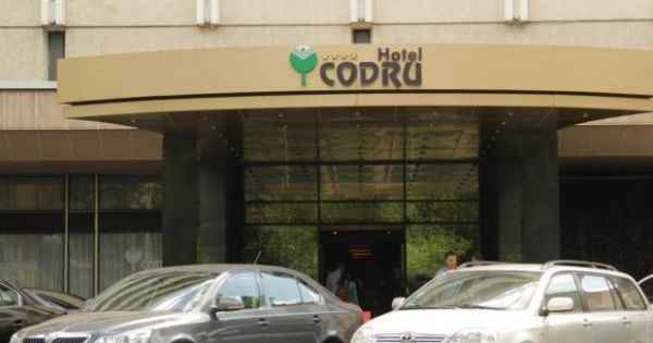 Alexandru Slusari solicită APP-ului să informeze cine a făcut parte din Comisia de concurs, care a luat decizia de privatizare a hotelului Codru