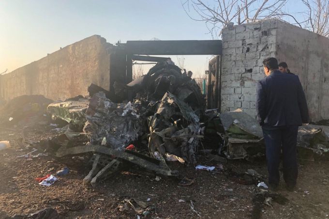 Echipele de salvare au găsit cutia neagră a avionului de pasageri ucrainean prăbuşit lângă Teheran