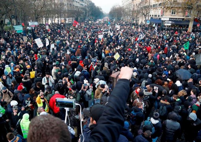 Atenţionare de călătorie: Franţa - Acţiunile de protest continuă, transportul public va fi perturbat