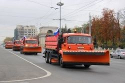 Cinci autospeciale donate de Moscova, prezentate cu mare fast în centrul Chişinăului, în timp ce ajutorul umanitar oferit de România în lupta cu pandemia a fost întâmpinat la marginea Chişinăului