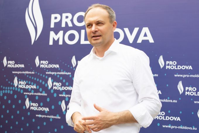 Reacţia lui Andrian Candu la plecările din grupul parlamentar PRO Moldova