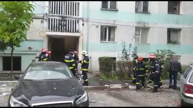 VIDEO. Galaţi: O explozie puternică a distrus mai multe apartamente dintr-un bloc din centrul oraşului. Cinci persoane au fost rănite, alte zeci evacuate