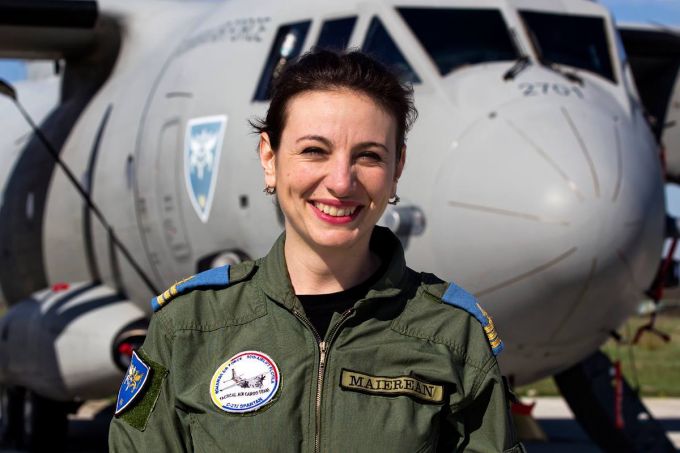 VIDEO. România are prima femeie comandant de avion C17 certificată de Grupul de transport aerian strategic