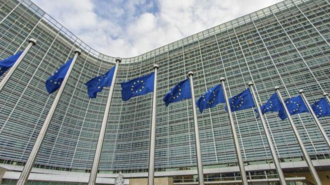 "Europa Azi": Comisia Europeană va aloca 220 de milioane de euro pentru a finanţa transferurile bolnavilor de COVID-19 dintr-o ţară în alta