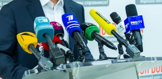 DOC. Socialiştii cer anularea „legii anti-propagandă” şi reducerea programelor tv şi radio în limba română