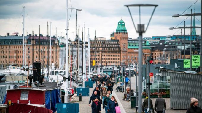 Suedia interzice, în luna decembrie, adunările publice cu mai mult de opt persoane